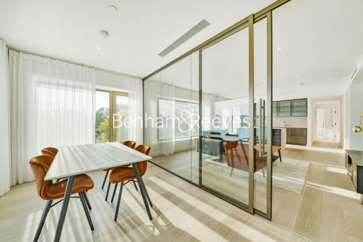 3  bedrooms flat to rent in Riverscape Royal Wharf, Canary Wharf, E16-image 9