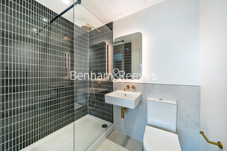 3  bedrooms flat to rent in Riverscape Royal Wharf, Canary Wharf, E16-image 11