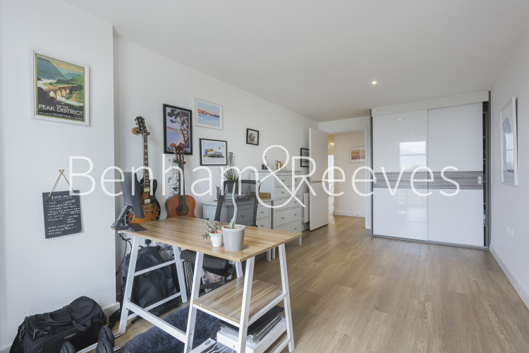 3  bedrooms flat to rent in Marine Wharf, Surrey Quays SE16-image 2