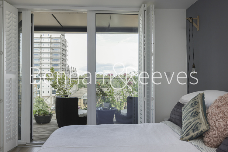 3  bedrooms flat to rent in Marine Wharf, Surrey Quays SE16-image 7