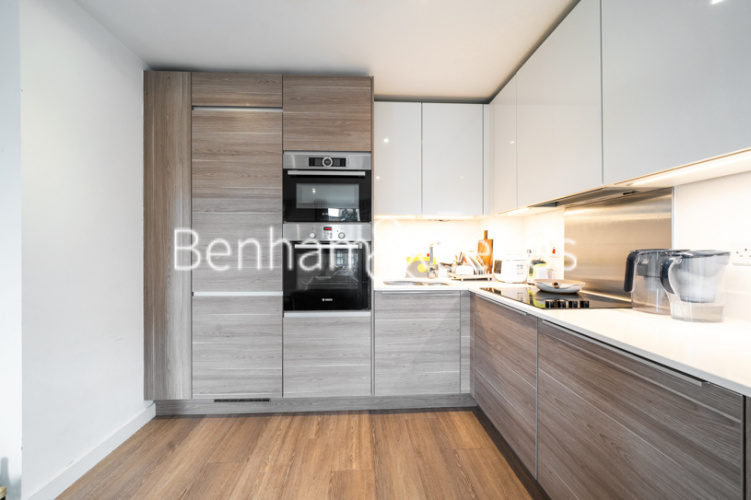 2  bedrooms flat to rent in Whiting Way, Surrey Quays, SE16-image 2