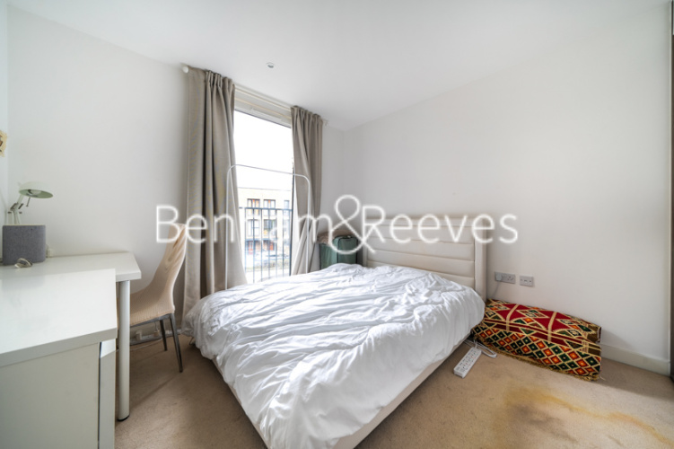 2  bedrooms flat to rent in Whiting Way, Surrey Quays, SE16-image 3