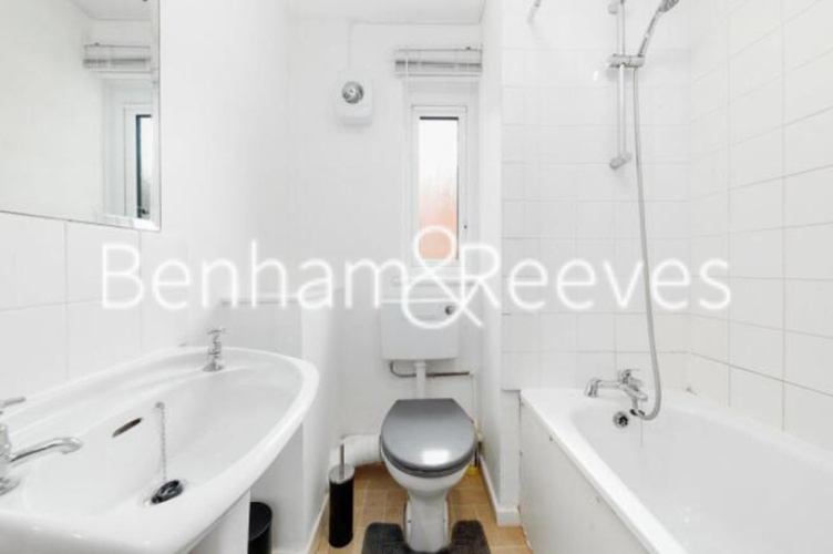 1  bedroom flat to rent in Pedworth Gardens, Surrey Quays, SE16-image 4