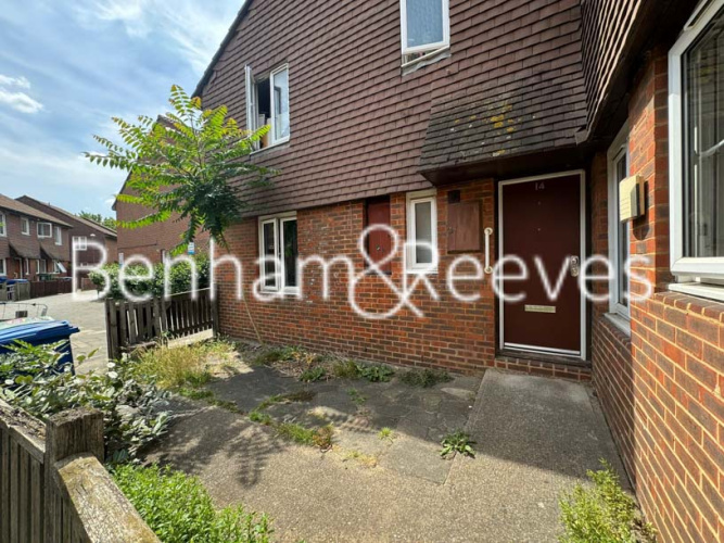 1  bedroom flat to rent in Pedworth Gardens, Surrey Quays, SE16-image 5