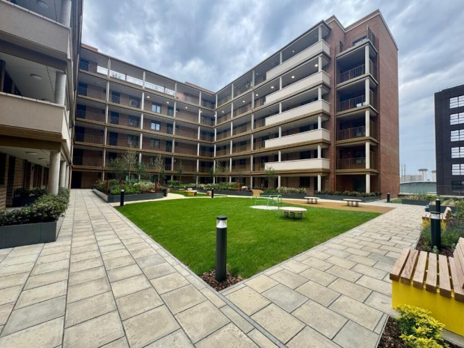 2  bedrooms flat to rent in Bermondsey Heights, London, SE15-image 1