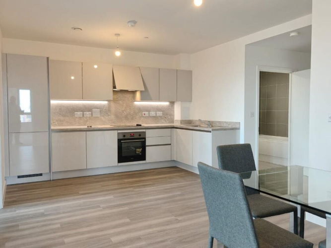 2  bedrooms flat to rent in Bermondsey Heights, London, SE15-image 3