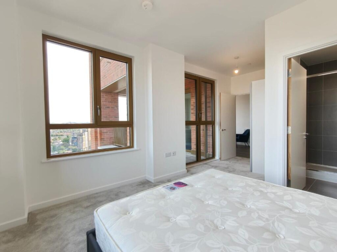 2  bedrooms flat to rent in Bermondsey Heights, London, SE15-image 4