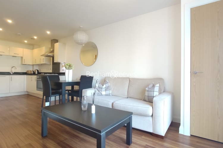 1  bedroom flat to rent in Mercury House, Epsom, KT17-image 1