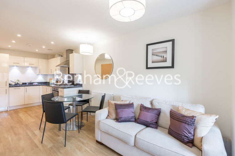 1 bedroom flat to rent in Mercury House, Ewell, KT17-image 1