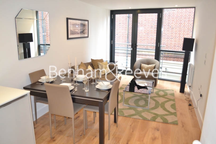 1 bedroom flat to rent in Sandal House, Richmond, TW10-image 1