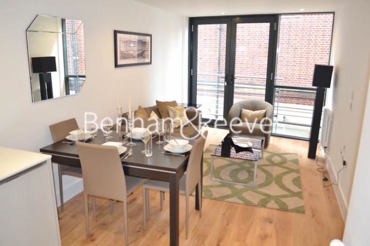 1  bedroom flat to rent in Sandal House, Richmond, TW10-image 1