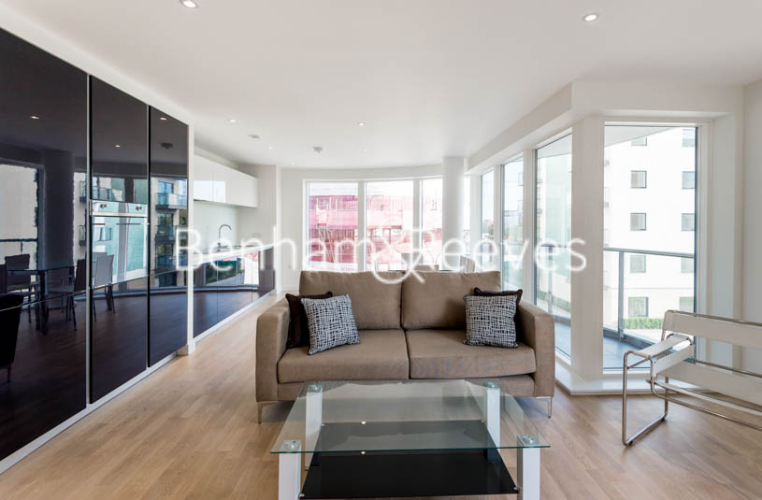 2 bedrooms flat to rent in Pump House Crescent, Brentford, TW8-image 1