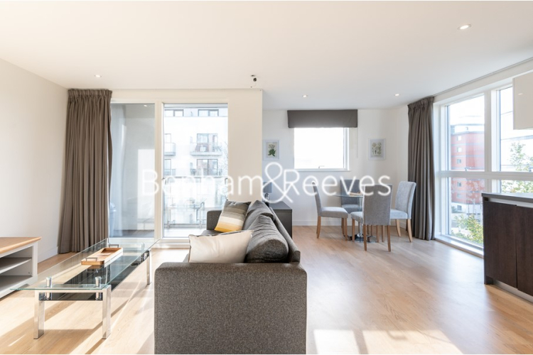 1  bedroom flat to rent in Pump House Crescent, Brentford, TW8-image 1