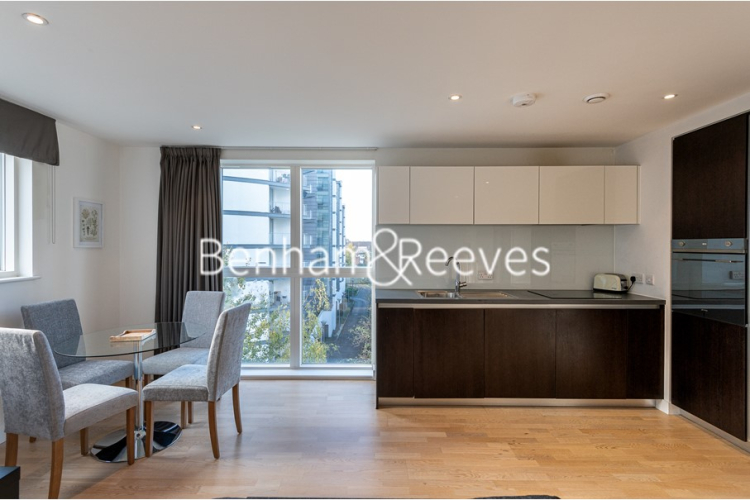 1  bedroom flat to rent in Pump House Crescent, Brentford, TW8-image 2