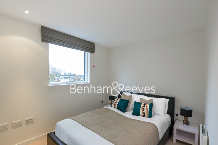 1 bedroom flat to rent in Pump House Crescent, Brentford, TW8-image 3