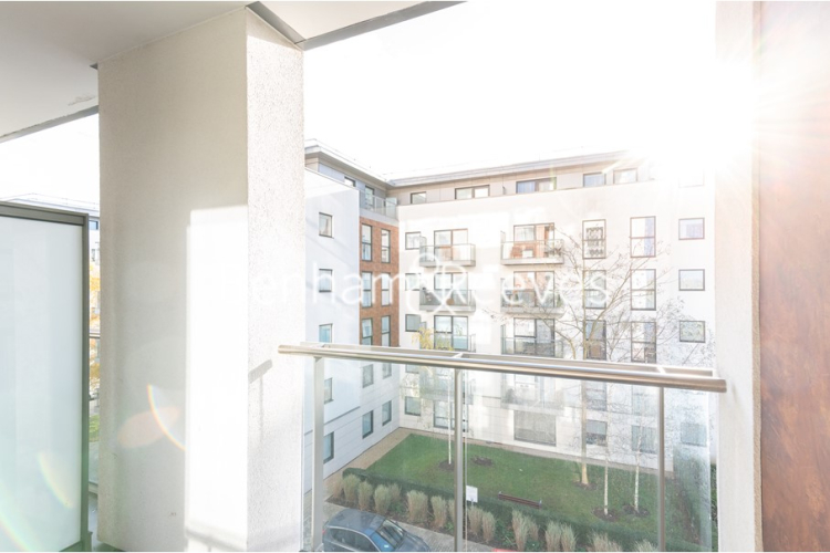 1  bedroom flat to rent in Pump House Crescent, Brentford, TW8-image 12