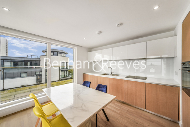 2  bedrooms flat to rent in Pump House Crescent, Brentford, TW8-image 2