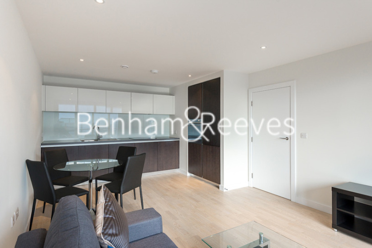 1  bedroom flat to rent in Pump House Crescent, Brentford, TW8-image 2