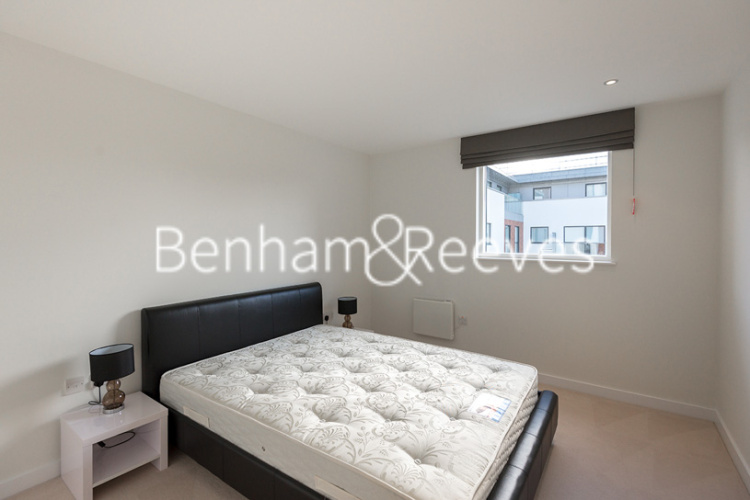 1  bedroom flat to rent in Pump House Crescent, Brentford, TW8-image 3