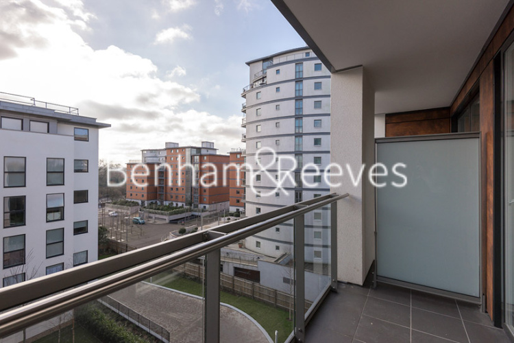 1  bedroom flat to rent in Pump House Crescent, Brentford, TW8-image 5