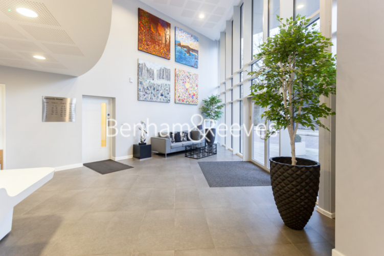 1  bedroom flat to rent in Chiswick Point, Chiswick, W4-image 7