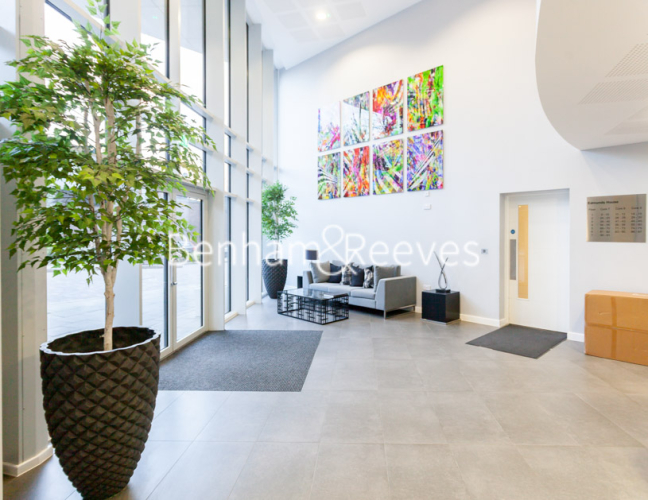 1 bedroom flat to rent in Chiswick Point, Chiswick, W4-image 9