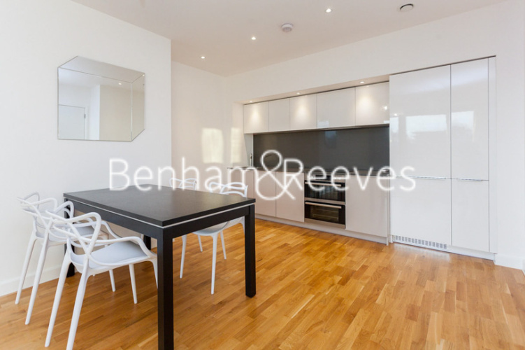 1  bedroom flat to rent in Colonial Drive, Chiswick, W4-image 2