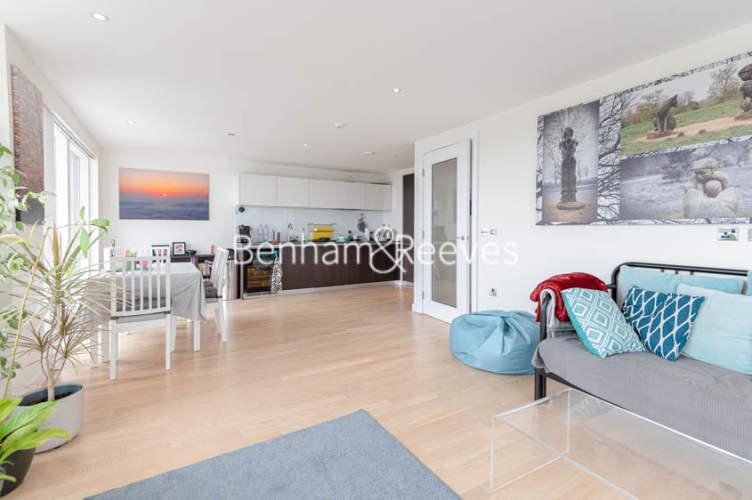 3 bedrooms flat to rent in Pump House Crescent, Brentford, TW8-image 8