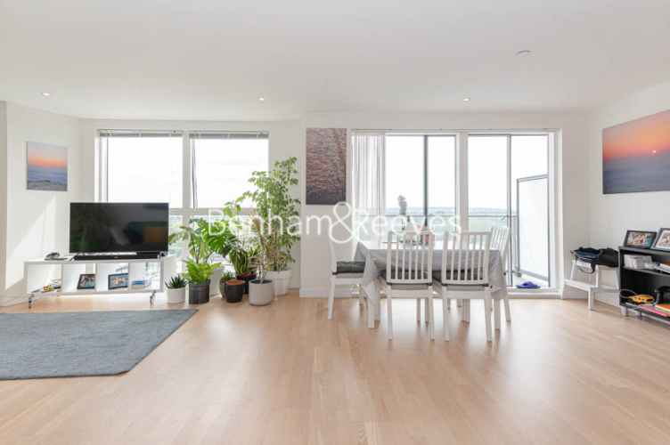 3  bedrooms flat to rent in Pump House Crescent, Brentford, TW8-image 12