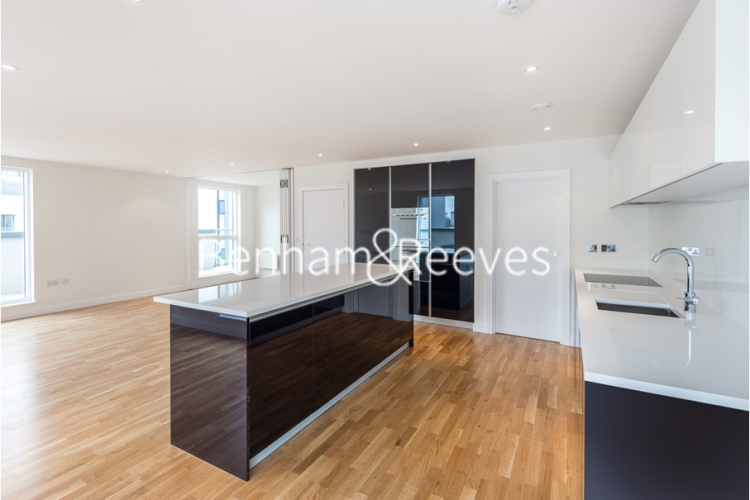 2 bedrooms flat to rent in Pump House Crescent, Brentford, TW8-image 2