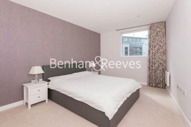 1 bedroom flat to rent in Pump House Crescent, Brentford, TW8-image 3