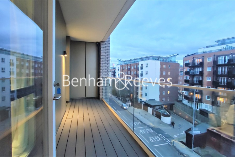 2 bedrooms flat to rent in QueenshurstSquare, Kingston Upon Thames, KT2-image 9