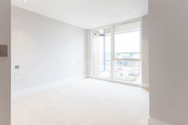 2 bedrooms flat to rent in QueenshurstSquare, Kingston Upon Thames, KT2-image 9