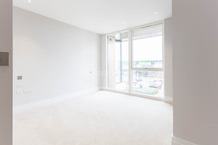 2  bedrooms flat to rent in QueenshurstSquare, Kingston Upon Thames, KT2-image 9