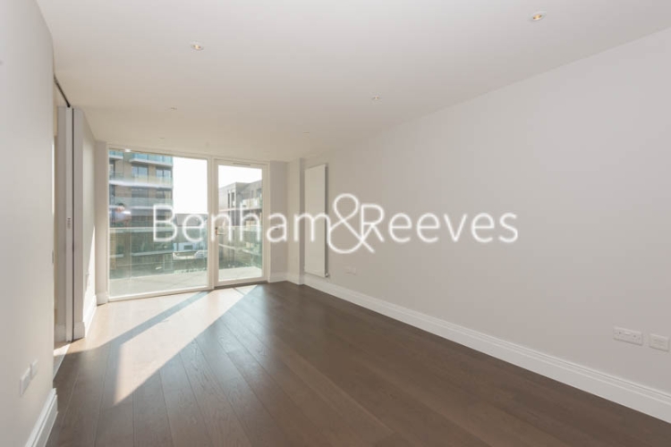 3 bedrooms flat to rent in QueenshurstSquare, Kingston Upon Thames, KT2-image 1