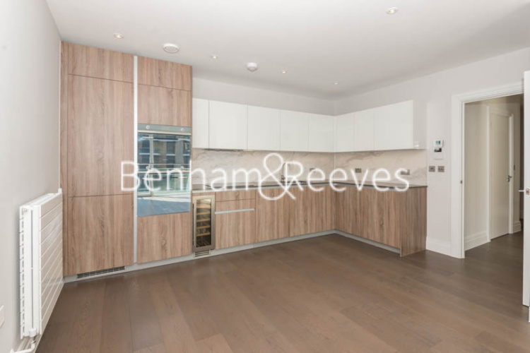 3  bedrooms flat to rent in QueenshurstSquare, Kingston Upon Thames, KT2-image 2