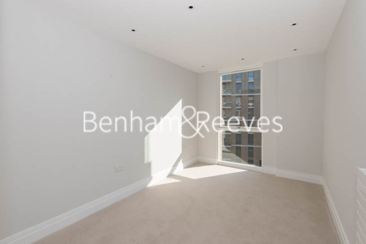 3  bedrooms flat to rent in QueenshurstSquare, Kingston Upon Thames, KT2-image 3