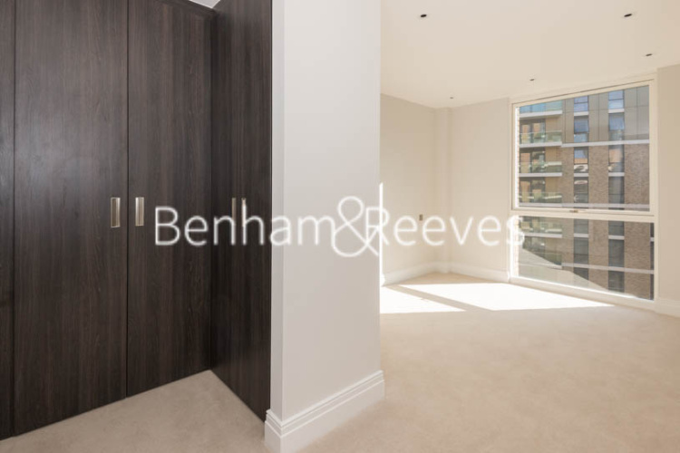 3 bedrooms flat to rent in QueenshurstSquare, Kingston Upon Thames, KT2-image 7