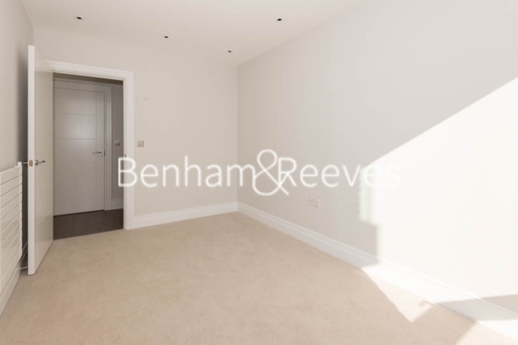 3 bedrooms flat to rent in QueenshurstSquare, Kingston Upon Thames, KT2-image 12
