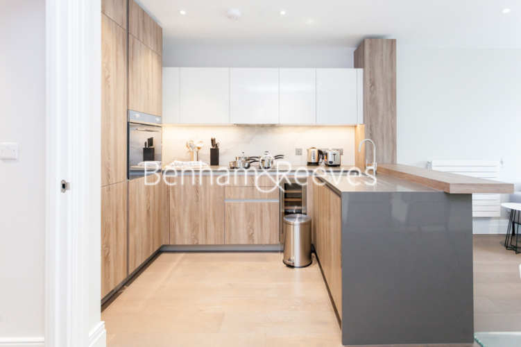 2 bedrooms flat to rent in QueenshurstSquare, Kingston Upon Thames, KT2-image 2
