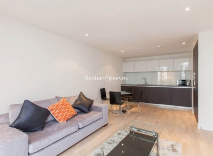 1 bedroom flat to rent in Pump House Crescent, Kew Bridge West, TW8-image 2