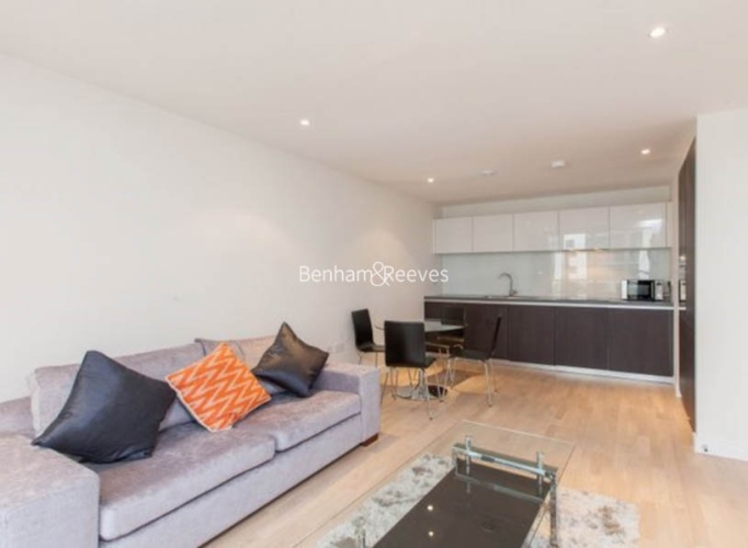 1  bedroom flat to rent in Pump House Crescent, Kew Bridge West, TW8-image 2