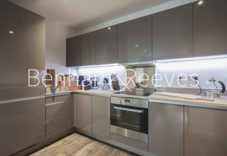 1 bedroom flat to rent in Great West Quarter, Brentford, TW8-image 2