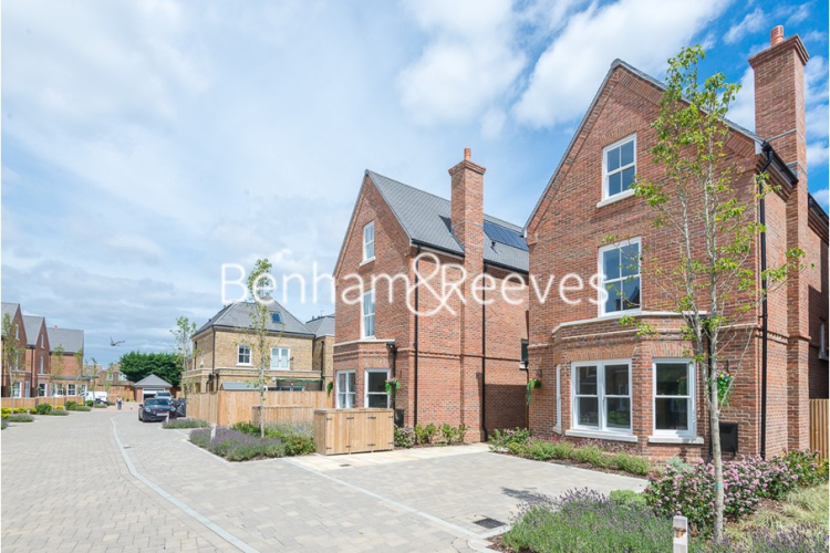 4 bedrooms flat to rent in Richmond Chase, Richmond, TW10-image 1