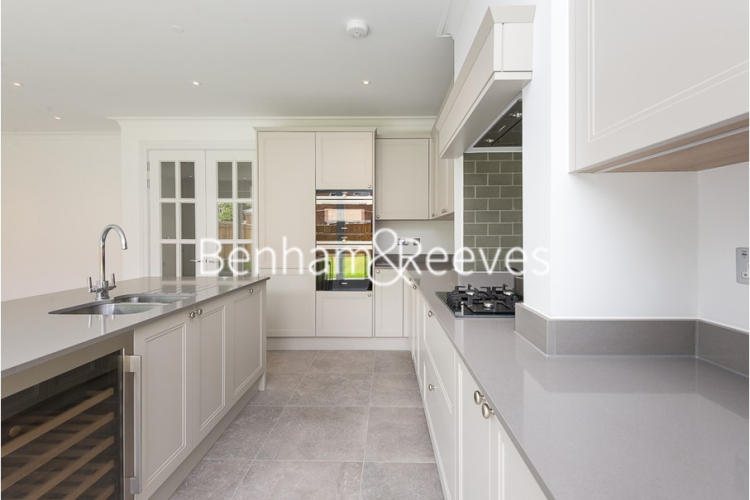 4 bedrooms flat to rent in Richmond Chase, Richmond, TW10-image 4