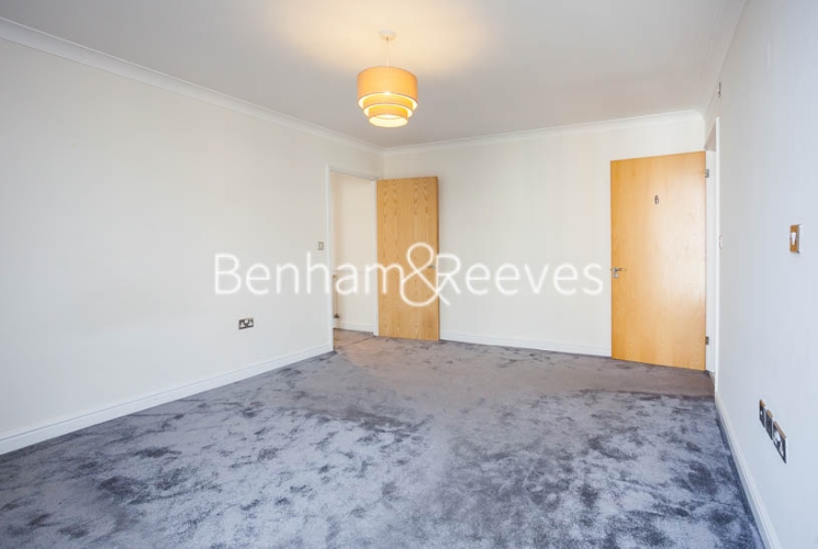 2  bedrooms flat to rent in Ferry Lane, Brentford, TW8-image 3