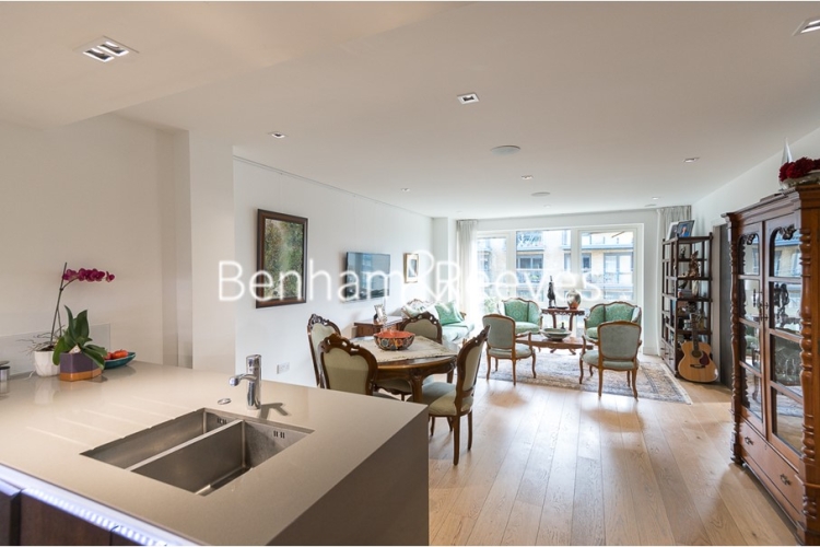 3  bedrooms flat to rent in Kew Bridge Road, Brentford, TW8-image 1