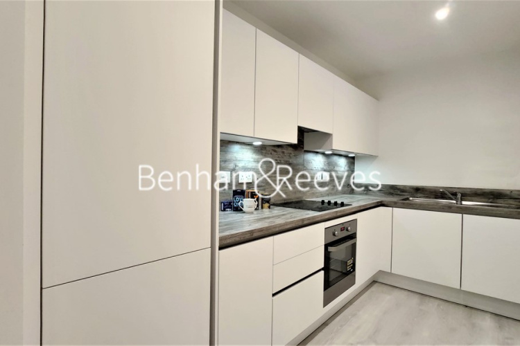 1  bedroom flat to rent in High Street Quarter, Hounslow, TW3-image 2