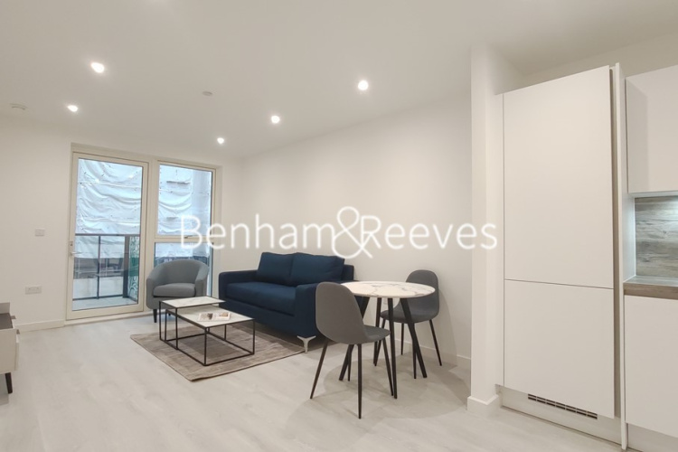 1 bedroom flat to rent in High Street Quarter, Hounslow, TW3-image 3