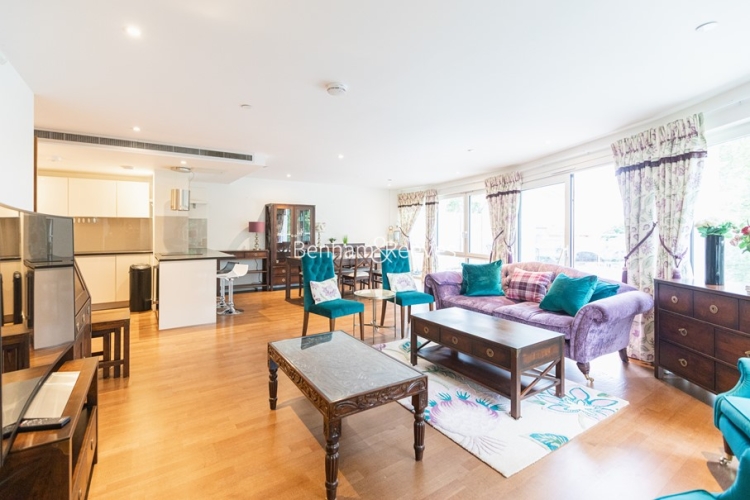 3  bedrooms flat to rent in Admiralty Building, Kingston Upon Thames, KT2-image 1
